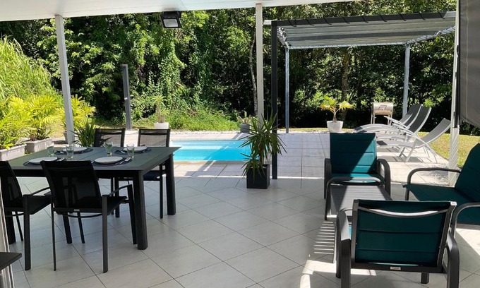 Riviere-Salee House | la petite rivière