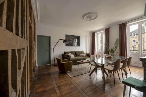 Centre Apartment | La Place Saint-Michel