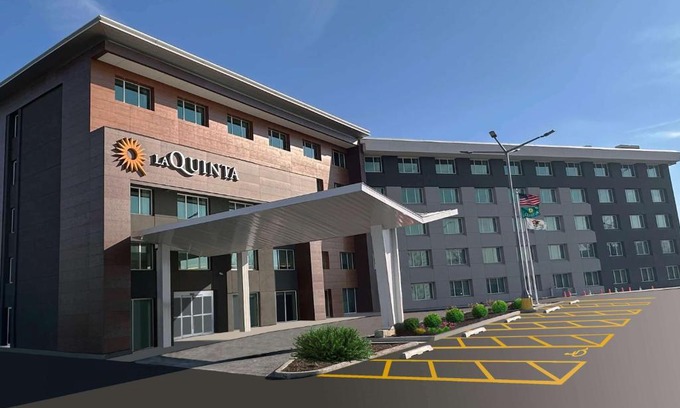 Rosemont Hotel | La Quinta by Wyndham Chicago O'Hare Airport