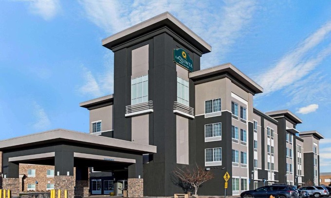 Montbello Hotel | La Quinta by Wyndham Denver Gateway Park