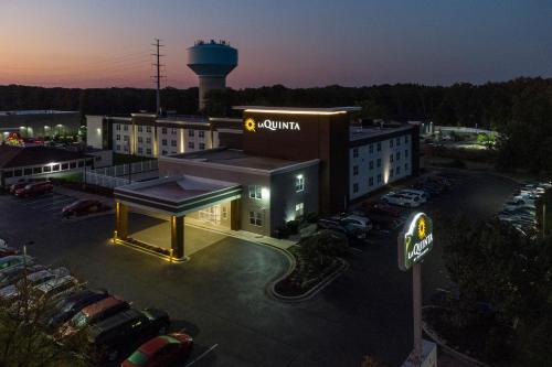 California Hotel | La Quinta by Wyndham Lexington Park - Patuxent