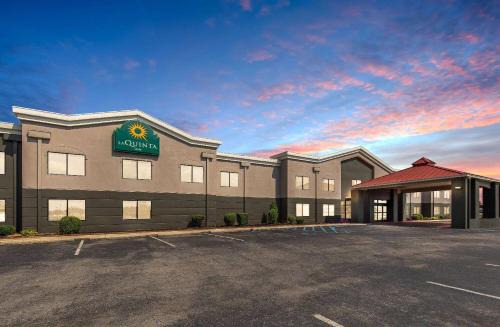Decatur Hotel | La Quinta Inn by Wyndham Decatur Alabama