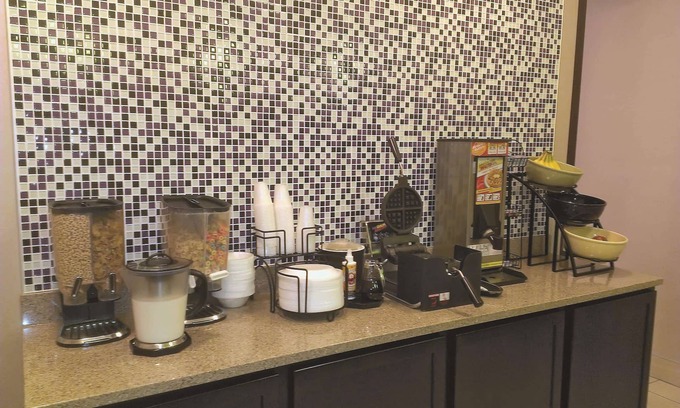 Lincoln Hotel | La Quinta Inn by Wyndham Lincoln, Nebraska