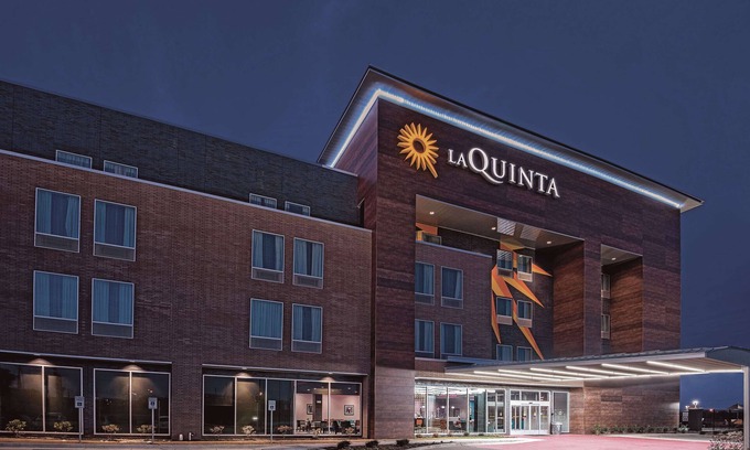 Grand Prairie Hotel | La Quinta Inn & Suites by Wyndham Dallas Grand Prairie North