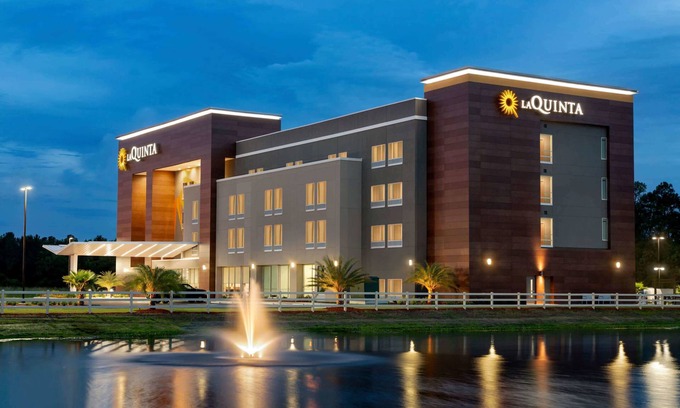 Brunswick Hotel | La Quinta Inn & Suites by Wyndham Brunswick/Golden Isles
