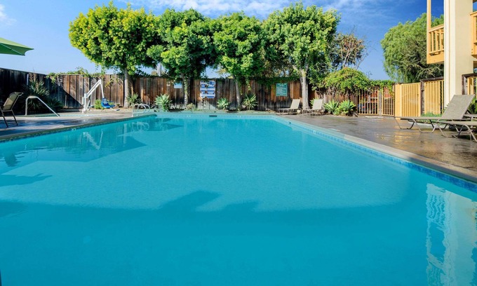 East Irvine Hotel | La Quinta Inn & Suites by Wyndham Irvine Spectrum