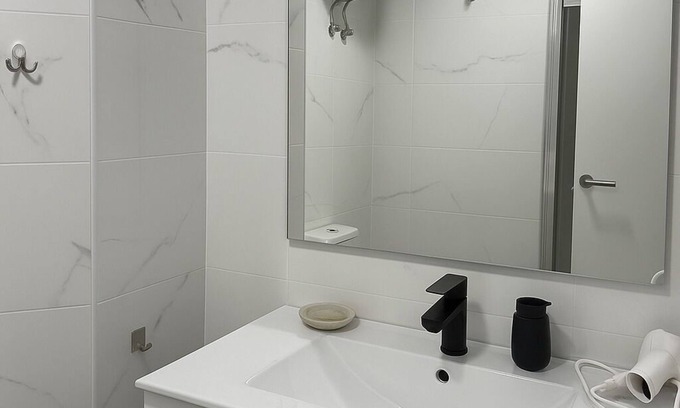 El Raval Apartment | La Rambla Apartment 05 Montjuïc