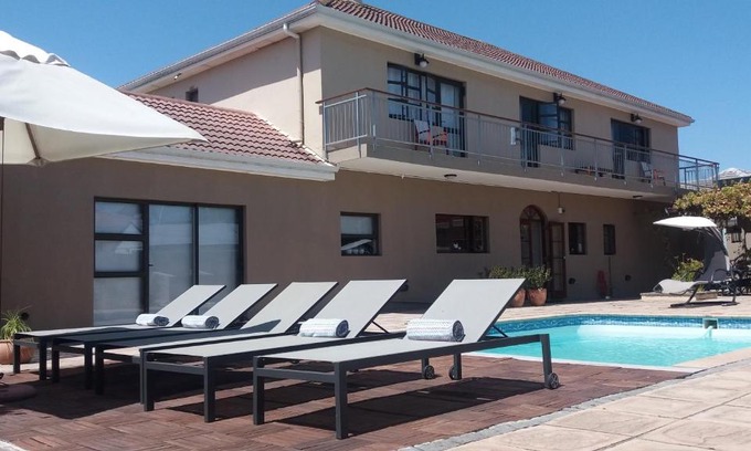 Milnerton House | La Roche Guest House