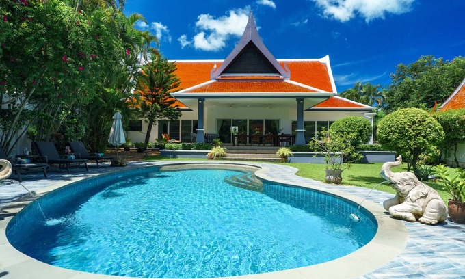 Ban Saiyuan Villa | La Romanee - Large 3BR Tropical Garden