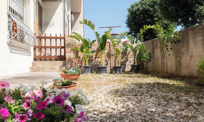 Porto Sant'Elpidio House | La ROSA - Townhouse with private garden.