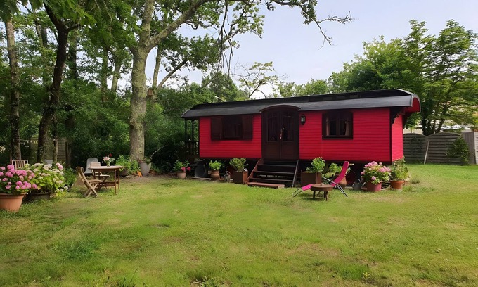 Grayan-Et-L'Hopital RV Rental | 'La roulotte d'Alany' with Private Garden