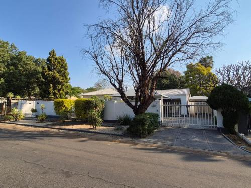 Rustenburg House | La'Ruach Guesthouse