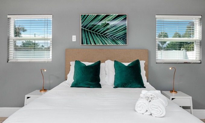 North Hyde Park House | La Salle Guest House