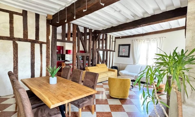 Auxerre Apartment | "La terrasse du Palais" Nice standing in the city center, parking at the foot of the building.