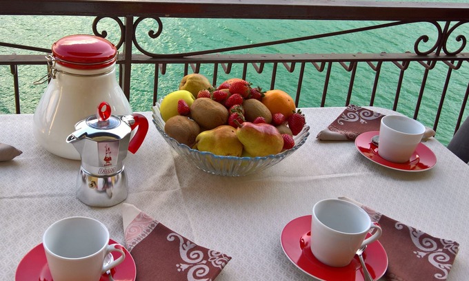 Sala Comacina Apartment | La Terrazza apartment with stunnig lake view, private car place nera comacina Is