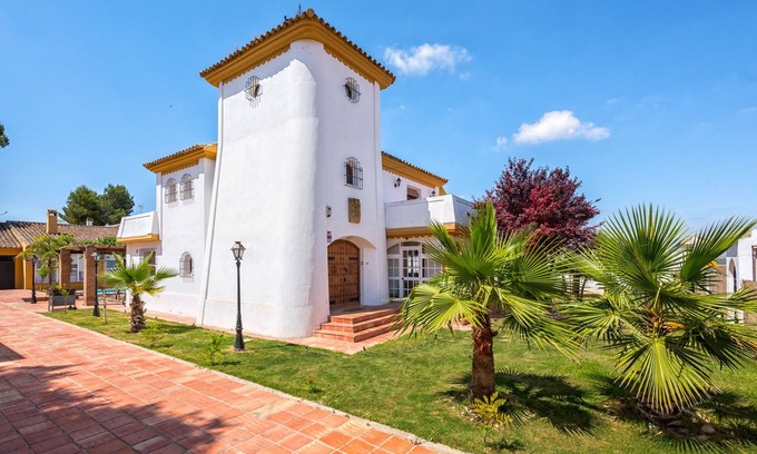Fuente de Piedra Villa | La Torre, viewpoint villa of the lagoon.