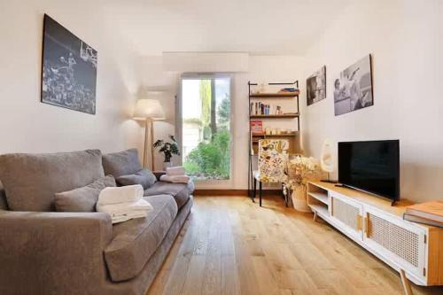 Passy Apartment | La Tour - Studio Trocadero