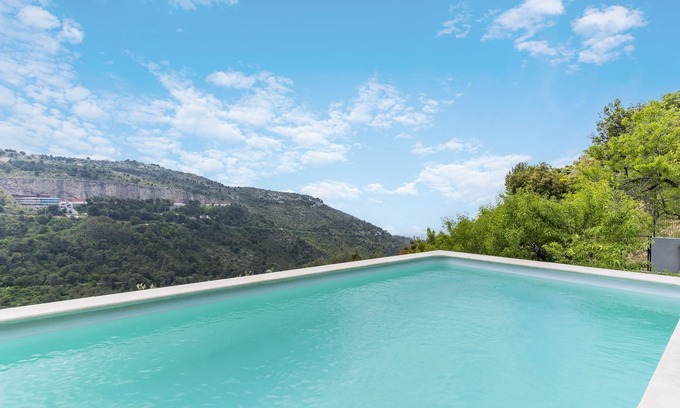 La Turbie House | La Turbie - Splendide maison vue mer avec piscine