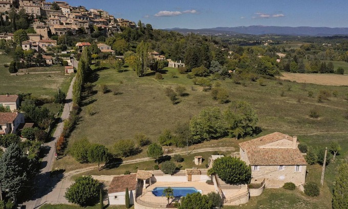 Dauphin House | La Verdette, house sleeps 7, private pool, garden with trees