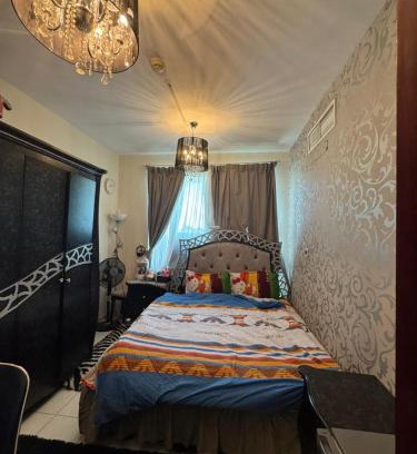 Dubai Sports City House | La-vida room - Females only