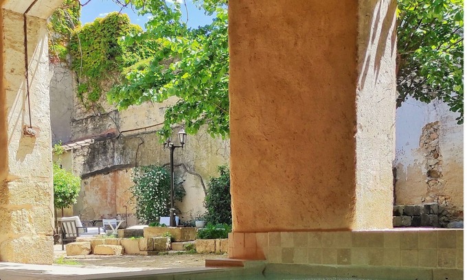Vauvert House | La Vigneronne des Costières