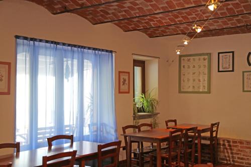 Cherasco House | La Volpe E L'uva