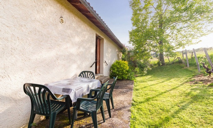 Saint-Perdoux House | La Vue Verdoyante - ideal for 2 adults & 2 children - 9 km from Figeac