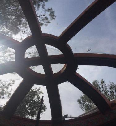 Caveirac House | La yourte de Nîmes, sauna, spa , jacuzzi piscine et aire de jeux privatif