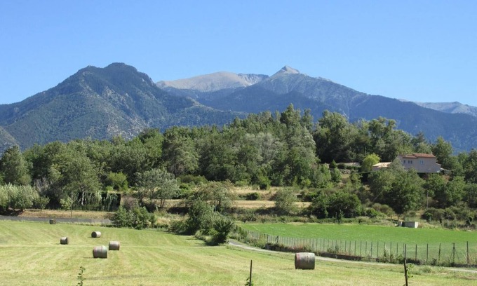 Prades House | Labelled country house, view of Mont Canigó, sleeps 8