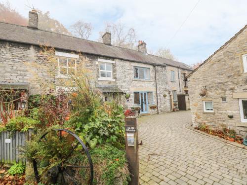 Castleton House | Laburnum Cottage