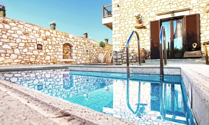 Roumeli Villa | LaCasa 1 Deluxe Villa with Private Pool and Jacuzzi