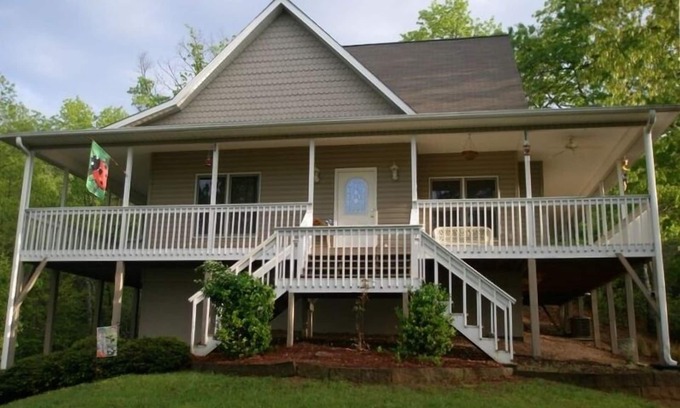 Franklin House | Lady Bug Estate - Spectacular Secluded Smokey Mountain View