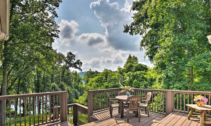 La Follette House | LaFollette Townhome w/ Deck & Norris Lake Views!