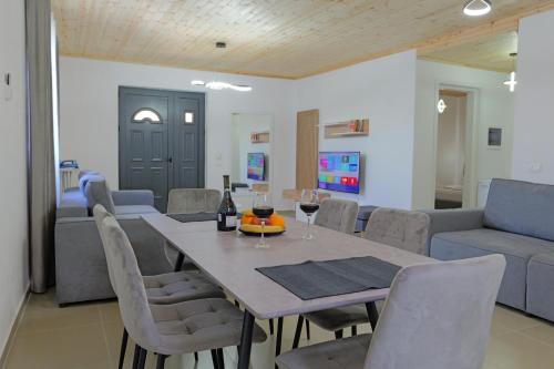 Ksamil Apartment | Lago Calmo Villa