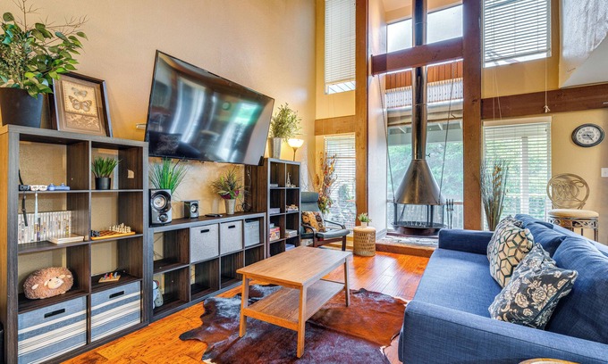 Point Venture House | Lago Vista Golf Getaway w/Decks + Pool Access!