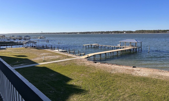 Gulf Shores Condo | Lagoon Front Spacious 2/2 Condo w/lagoon views, pools, deeded beach access