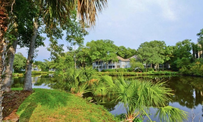 Kiawah Island Villa | Lagoon Oasis + Wildlife only 7‑Min Walk to Beach with access to Resort Pools