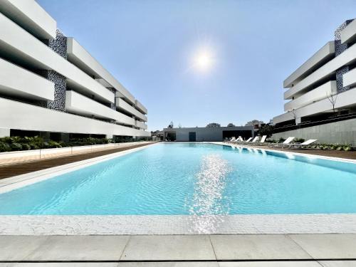 Ameijeira Apartment | Lagos Prestige With Pool by Homing