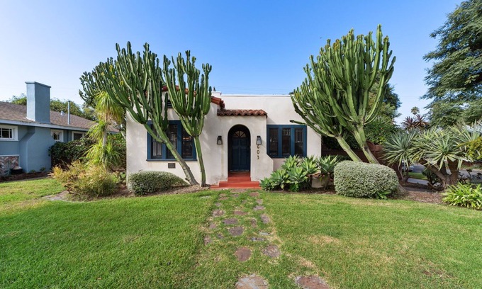 Townsite House | Laid-Back 2BR by the Beach - Monthly