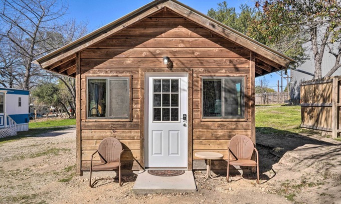 New Braunfels Apartment | Laid-Back Vibe! Waterfront Lake Dunlap Studio