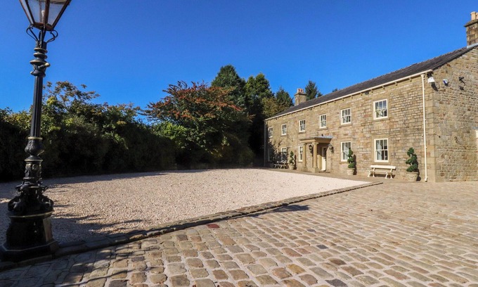 Burnley Cottage | LAITHE HOUSE, pet friendly, luxury holiday cottage in Cliviger