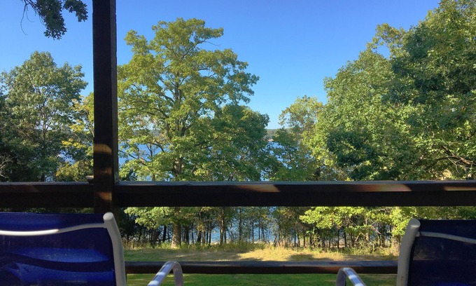 Bull Shoals House | LAKE ACCESS & GREAT VIEWS! MINUTES TO THE WHITE RIVER! 3 BR/2BA, 1500 sq. ft.