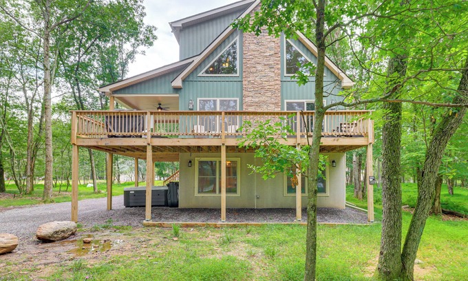 Albrightsville Cabin | Lake Access & Hot Tub: Forest-View Poconos Cabin