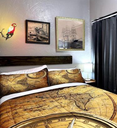 Observation Hill House | Lake and Lift Bridge Views Comfy All Welcome