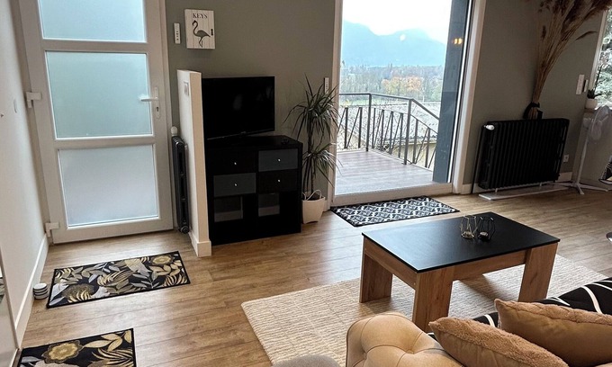 Voglans House | Lake and Mountain House with private Jacuzzi