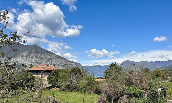 Iseo House | Lake and mountain view house - with private garage