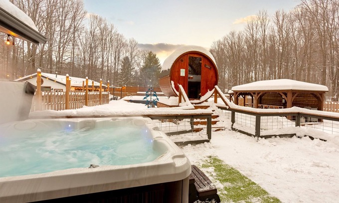 Lake Ann Cabin | Lake Ann Lodge – Pool, Hot Tub, Sauna & Game Rooms