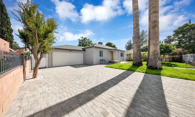 Lake Balboa House | Lake Balboa Gated Pool House Oasis