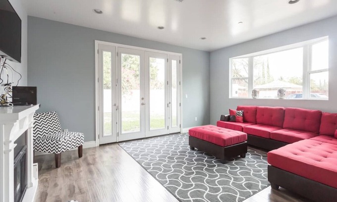 Lake Balboa House | Lake Balboa Modern Glam Charmer