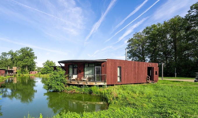 Maubray House | Lake Bungalow Escape